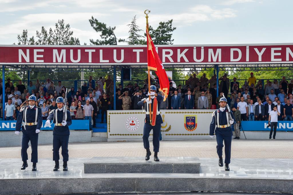 Rektörümüz Beydemir Acemi Erlerin Yemin Törenine Katıldı 